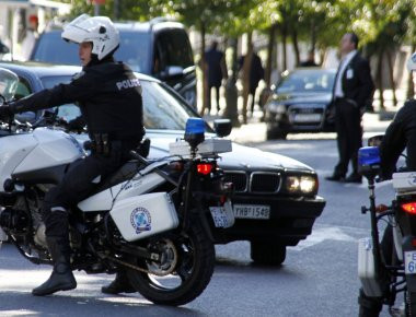 Απαγορευμένες ουσίες και παράνομα όπλα βρέθηκαν σε Ιωάννικα και Χανιά